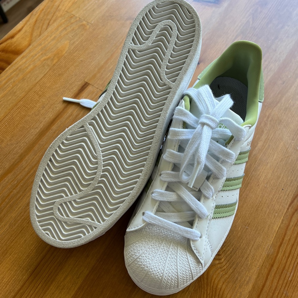 Adidas Superstar Sneakers - light green stripe